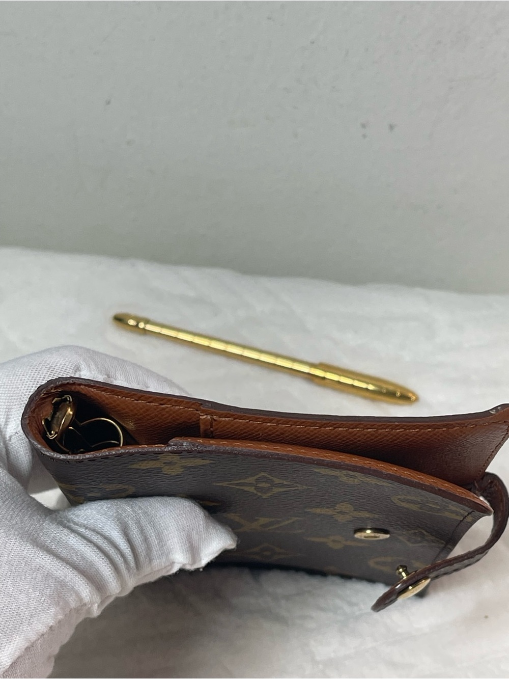 Louis Vuitton Brown and Gold Monogram Snap Agenda Cover PM size with Pen - Picture 11 of 16